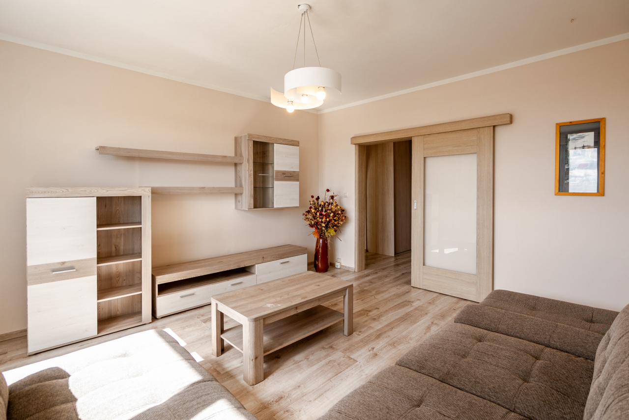 NA PREDAJ, 3 izbový byt, sídl. Drieňová, Banská Štiavnica